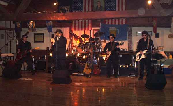 DAV-Hall-20020413_0024@