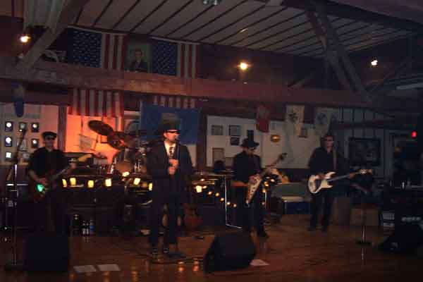 DAV-Hall-20020413_0026@