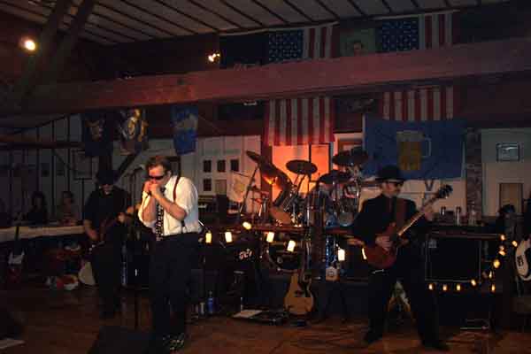 DAV-Hall-20020413_0039@