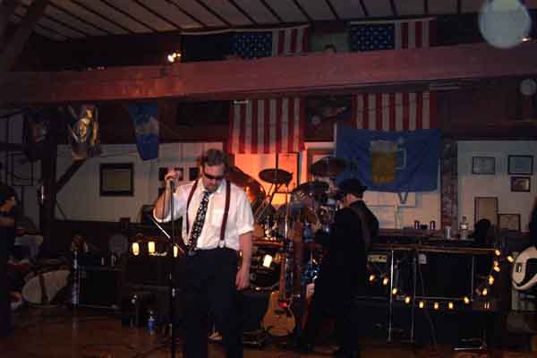 DAV-Hall-20020413_0042@